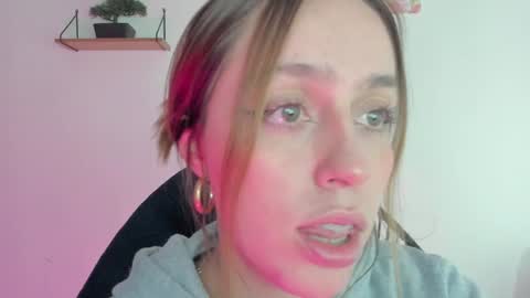 Snapshot of sofia_palacios_ chatting on December 18, 2:42 am online show from December 18, 2:42 am