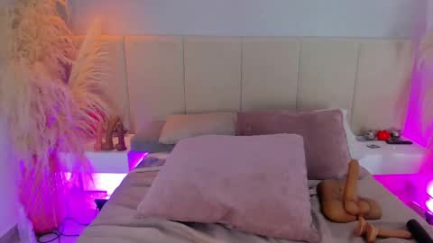 Snapshot of sofia_pamela chatting on October 1, 7:41 pm SOFIA PAMELA online show from October 1, 7:41 pm