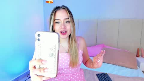 Snapshot of sofia_pamela chatting on December 7, 7:43 pm SOFIA PAMELA online show from December 7, 7:43 pm
