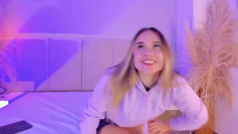 Snapshot of sofia_pamela chatting on February 22, 7:21 pm SOFIA PAMELA online show from February 22, 7:21 pm