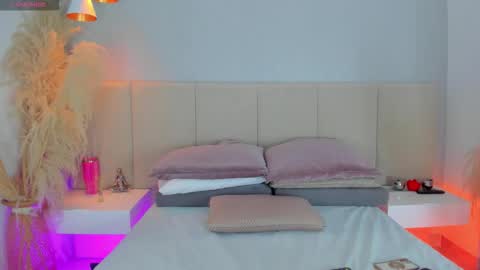 Snapshot of sofia_pamela chatting on October 8, 7:18 pm SOFIA PAMELA online show from October 8, 7:18 pm