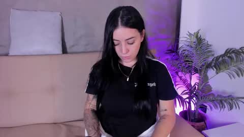 Snapshot of sofia_riveraa chatting on October 7, 8:13 pm SOFIA online show from October 7, 8:13 pm