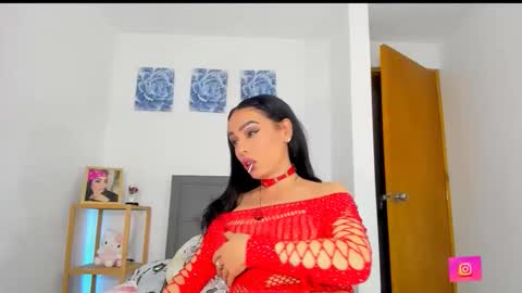 Snapshot of sofia_swett_03 chatting on September 21, 3:27 am laura online show from September 21, 3:27 am