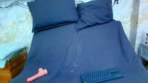 sofiaa_little online show from November 8, 8:25 pm