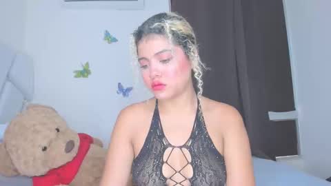 sofiacastillo01 online show from April 13, 7:25 pm