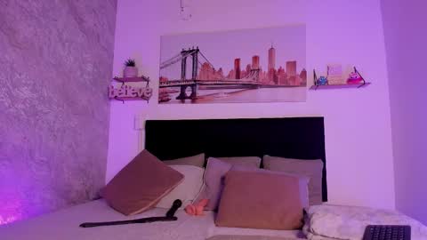 sofialujan_ online show from March 11, 12:26 am