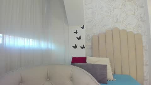 Snapshot of sofiarios04 chatting on January 6, 12:02 pm Sofia online show from January 6, 12:02 pm