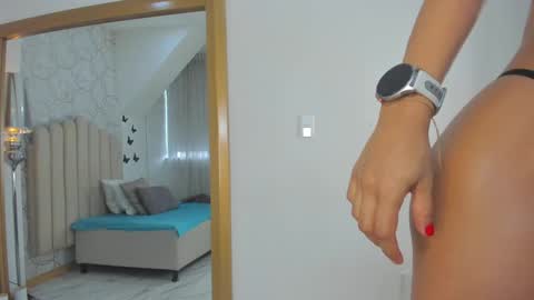 Snapshot of sofiarios04 chatting on February 22, 12:19 pm Sofia online show from February 22, 12:19 pm
