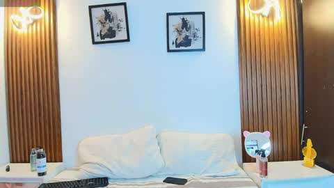   online show from April 15, 9:54 am