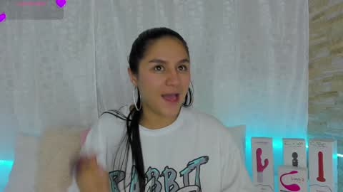 Snapshot of sofiaxmiller chatting on February 26, 1:25 am Danna Sofia online show from February 26, 1:25 am
