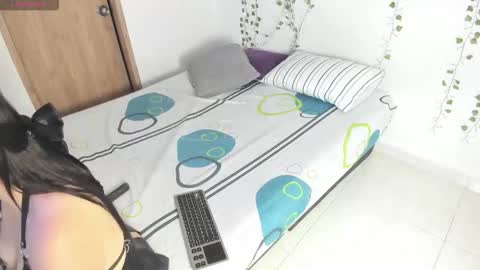 sofiescobar_ online show from February 6, 2:31 pm