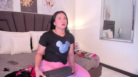 Snapshot of sofiperez_ chatting on January 8, 11:21 am online show from January 8, 11:21 am
