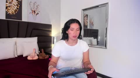 Snapshot of sofiperez_ chatting on March 5, 11:17 am online show from March 5, 11:17 am