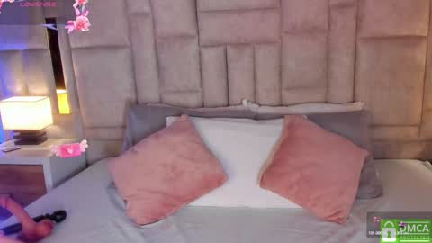 Snapshot of sofiscott_ chatting on February 8, 8:10 pm Sofia online show from February 8, 8:10 pm