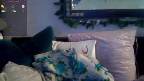 solesticia online show from November 25, 6:31 pm