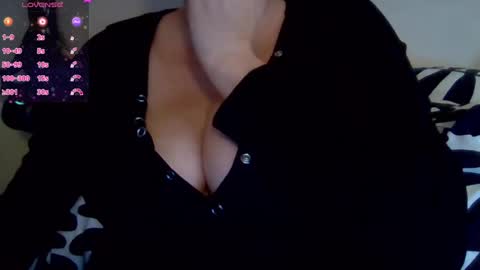 Snapshot of solesticia chatting on October 9, 6:23 pm solesticia online show from October 9, 6:23 pm