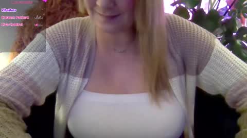 Snapshot of solesticia chatting on October 15, 1:19 am solesticia online show from October 15, 1:19 am