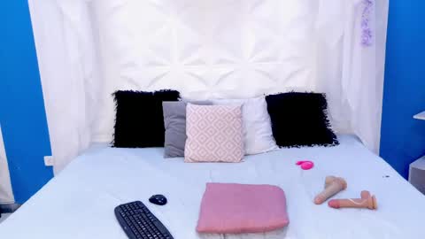 sophia_brunette21 online show from May 19, 11:17 am