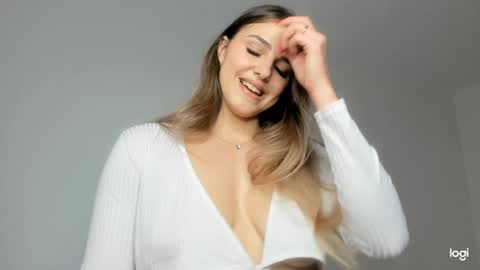 Snapshot of sophia_euphoria chatting on December 5, 7:27 am Sophia online show from December 5, 7:27 am
