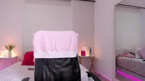  S O P H I A  online show from March 28, 12:04 pm