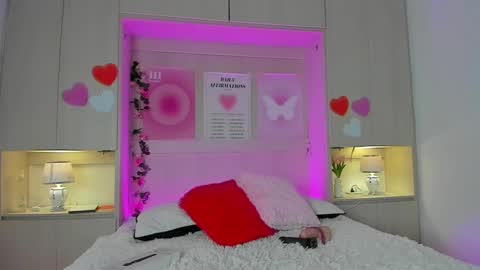 Snapshot of sophia_stonne chatting on February 24, 12:03 pm S O P H I A online show from February 24, 12:03 pm