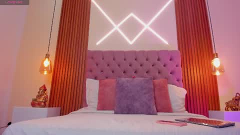 sophia_turneer online show from July 2, 5:24 am