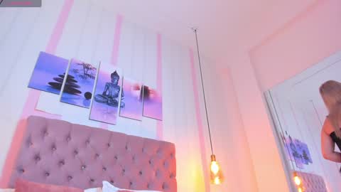 Snapshot of sophia_turneer chatting on January 12, 7:00 am sophia_turneer online show from January 12, 7:00 am