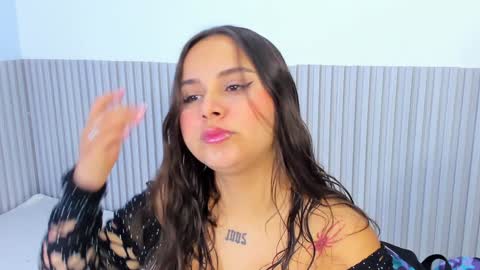 Snapshot of sophia_vivas chatting on January 4, 12:16 pm SHOPIA online show from January 4, 12:16 pm