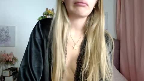 SophiaLee online show from March 11, 12:48 am