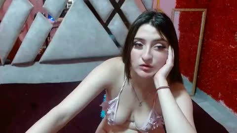 Snapshot of sophiadamx chatting on October 4, 2:28 am Sophiee online show from October 4, 2:28 am