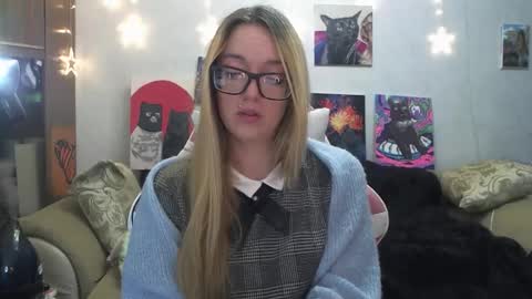 Snapshot of sophiasonata chatting on October 4, 9:41 pm SophiaSonata online show from October 4, 9:41 pm