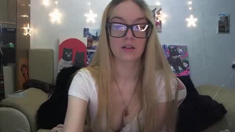 Snapshot of sophiasonata chatting on September 18, 7:45 pm SophiaSonata online show from September 18, 7:45 pm