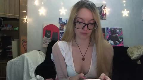 Snapshot of sophiasonata chatting on September 23, 8:40 pm SophiaSonata online show from September 23, 8:40 pm