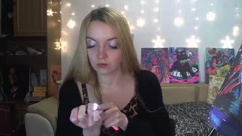 Snapshot of sophiasonata chatting on December 13, 6:38 pm SophiaSonata online show from December 13, 6:38 pm