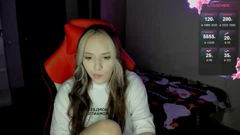 Snapshot of sophie__lambert chatting on October 4, 4:44 pm sophie__lambert online show from October 4, 4:44 pm