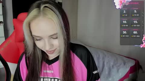 Snapshot of sophie__lambert chatting on September 23, 10:46 am sophie__lambert online show from September 23, 10:46 am