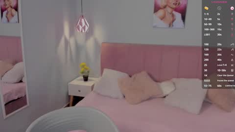 Snapshot of sophie_alice chatting on March 8, 12:28 pm Alice online show from March 8, 12:28 pm