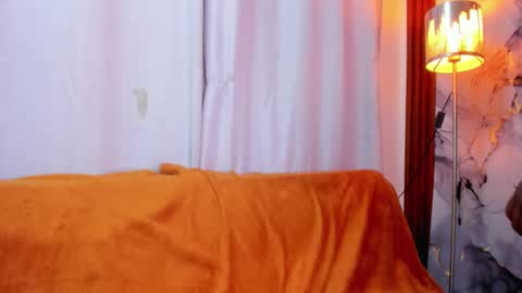 sophie_blake1 online show from March 3, 10:05 pm