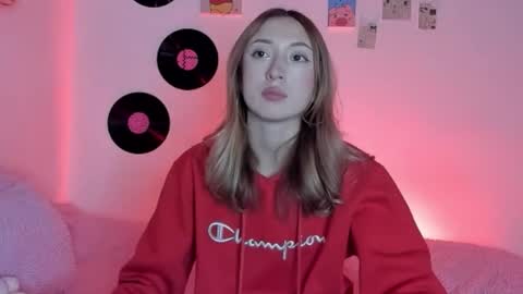 Snapshot of sophie_collins13 chatting on October 19, 5:31 am Sophie online show from October 19, 5:31 am