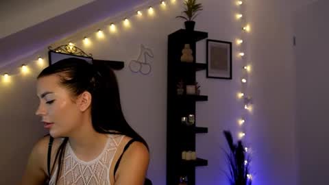 Snapshot of sophie_fleur chatting on October 17, 2:20 pm Sophie online show from October 17, 2:20 pm