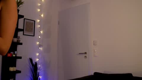 Snapshot of sophie_fleur chatting on September 26, 6:49 pm Sophie online show from September 26, 6:49 pm