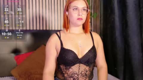 Snapshot of sophie_new25 chatting on October 14, 12:19 pm sophie_new25 online show from October 14, 12:19 pm