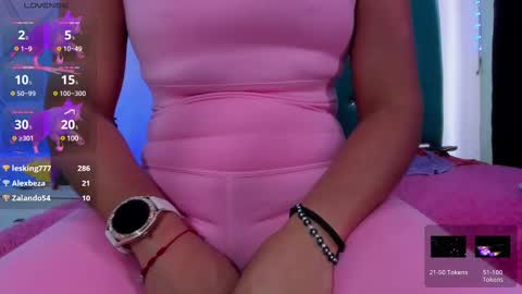Snapshot of sophie_new25 chatting on February 27, 2:54 pm sophie_new25 online show from February 27, 2:54 pm