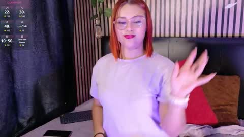 Snapshot of sophie_new25 chatting on October 18, 12:19 pm sophie_new25 online show from October 18, 12:19 pm