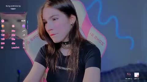 sophie_nomenal_ online show from July 2, 9:04 am