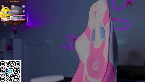 sophie_nomenal_ online show from February 28, 8:30 pm