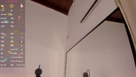 sophie_smith19 online show from April 18, 2:19 pm