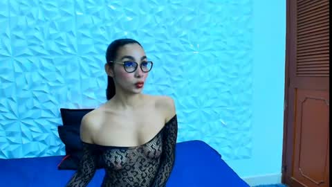sophie_willow online show from April 16, 8:30 pm