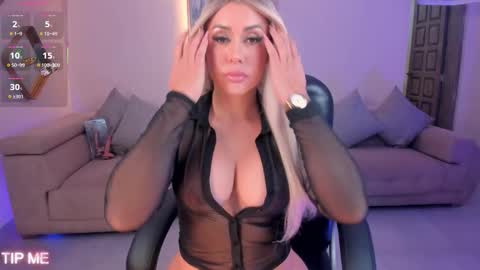 Snapshot of sophiebarnett_ chatting on October 11, 2:16 am Sophie online show from October 11, 2:16 am