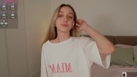 sophiebelll online show from June 5, 11:05 am
